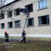 Рятувальники Дніпропетровщини допомогли відремонтувати будівлю школи, яка постраждала від вибуху ракети
