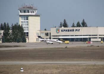 На територію Міжнародного аеропорту Кривого Рогу потрапили дві ворожі ракети