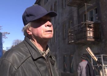 Відновлюють будинки у Дніпpі
