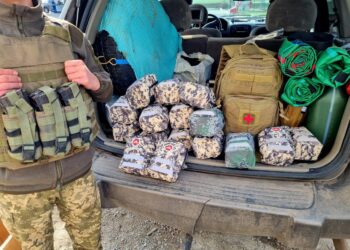 Футболіст Роман Зозуля продовжує допомагати захисникам України