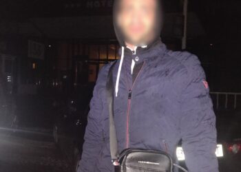Поліцейські Дніпра затримали підозрілого чоловіка з паспортом країни ЄС