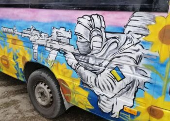 У волонтерів Дніпра з’явився патріотичний автобус