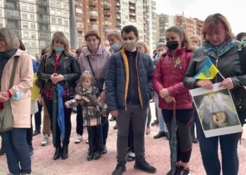 Хто і як може усиновлювати дітей, котрі залишилися без батьків під час воєнних дій?