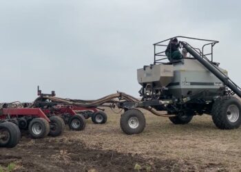 Українські сільгоспвиробники почали наступ на аграрному фронті.