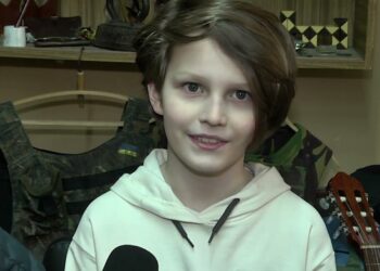 Біженці-волонтери: у дніпровській школі більше місяця працює волонтерський штаб