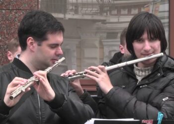 У Дніпрі відбулася акція “Звуки миру”. На Європейській площі грав великий зведений духовий оркестр