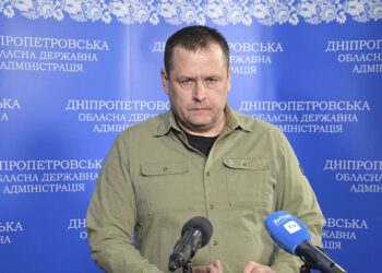 «Квітень буде гарячим»: мер Дніпра не рекомендує повертатися до міста