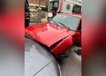 Водій помер за кермом: у Дніпрі сталося ДТП з некерованим авто