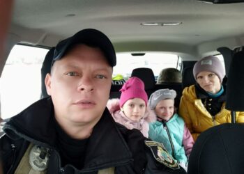 Поліцейські Дніпропетровщини евакуювали з Донецької області понад 100 людей