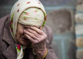 Кидали своїх матерів під лікарнею: священик з Дніпра розповів сумні історії стареньких переселенців