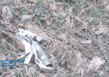 На Дніпропетровщині вибухнув автомобіль, який наїхав на касетний боєприпас