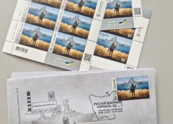 Мільйонний тираж марок з «курсом російського корабля» викупають блоками і на тисячі гривень