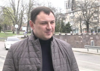 Волонтери Дніпра допомагають лікарням, пораненим, переселенцям.