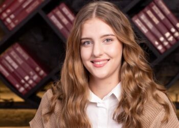 Юна мешканка Дніпропетровщини здобула «срібло» на Міжнародній виставці технологій у Малайзії