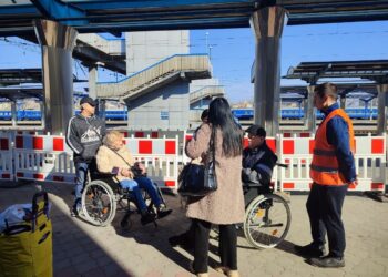 Дніпрянам нагадали, як працює послуга «Соціальне таксі» під час воєнного стану