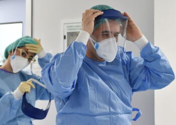 Оперують навіть у бомбосховищах: лікарі Дніпра героїчно виконують свою роботу