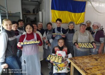 Смачна підтримка: мешканці Магдалинівської ОТГ зліпили для переселенців 300 кілограмів вареників