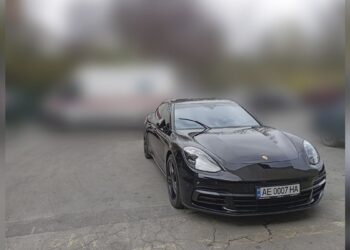 У Дніпрі водій Porsche заблокував проїзд до лікарні швидким з пораненими 
