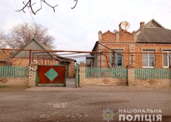 У Марганці чоловік вдерся до будинку та пограбував 30-річну жінку