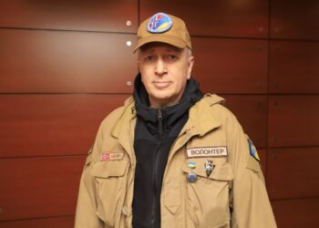 Перша медаль для іноземця: у Дніпрі нагородили норвезького волонтера