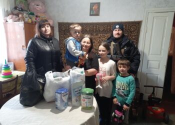 Чужої біди не буває: як поліцейські Дніпропетровщини допомагають переселенцям