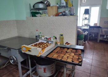 Школи та садочки Дніпра готують їжу для переселенців з інвалідністю