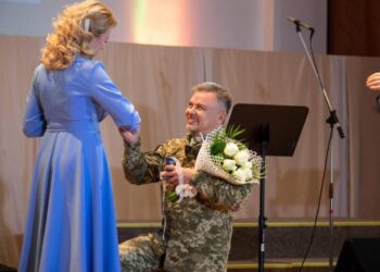 Війна не зупинила: військовий капелан нашої бригади «Холодний Яр» одружився зі співачкою