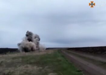 Піротехніки знищили на Дніпропетровщині уламки ворожої крилатої ракети (ВІДЕО)