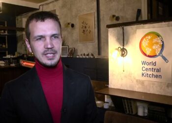 У межах проекту «World Central Kitchen» в Дніпрі годують біженців і виготовляють спецпайки