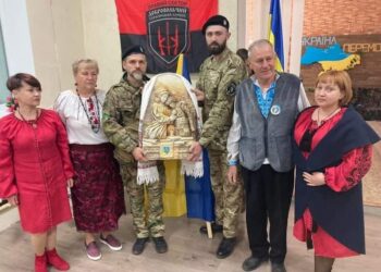 У Дніпрі в День Матері віддали шану батькам захисників України (ФОТО)