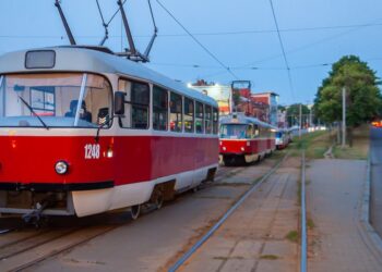 У Дніпрі тимчасово призупинили роботу декілька трамвайних та тролейбусних маршрутів