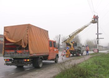 У Дніпрі оновлюють вуличне освітлення