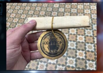 У Дніпрі під час евакуації музейної люстри в Історичному музеї знайшли капсулу часу