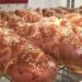 Волонтерська випічка : підприємець безкоштовно роздає всю продукцію