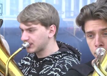 “ Звуки миру ” від Дніпропетровської академії музики ім . М. Глінки