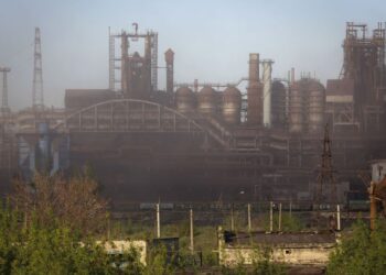 Окупанти вперше скинули на “Азовсталь” заборонені фосфорні бомби