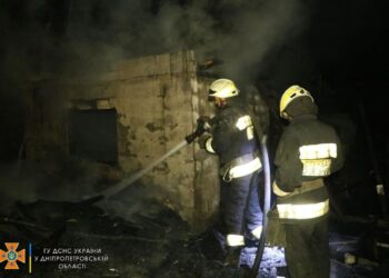 Вночі у Дніпрі згорів приватний будинок (ФОТО)