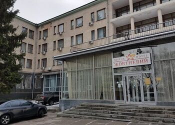 У готелі «Жовтневий» у Дніпрі, де мешкають 250 біженців відключили світло
