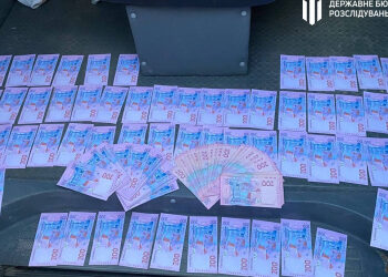 Продавали кримінальні справи: на Дніпропетровщині ДБР затримало правоохоронців (ФОТО)