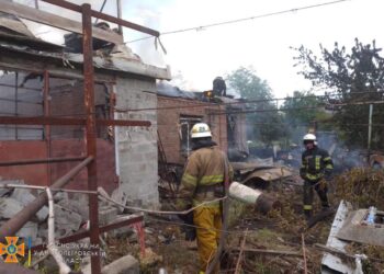 В Нікополі згорів цілий автопарк та будинок (ФОТО)