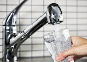 Не забудьте зробити запаси води: завтра у Дніпрі припинять водопостачання у п’яти районах