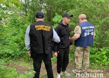У Дніпрі чоловік намагався перекинути наркотики на територію колонії