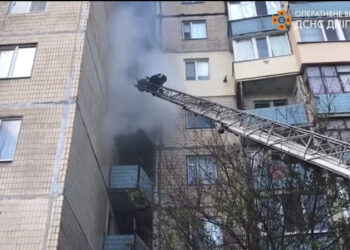 У Кам’янському через сміття сталася пожежа в багатоповерхівці (ВІДЕО)