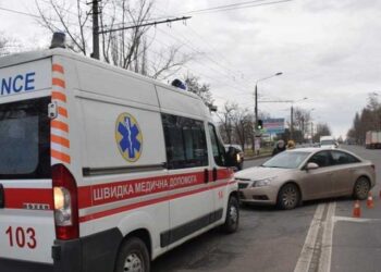 Не можуть проїхати аварійні служби: мешканців Новомосковська попросили не залишати автівки де попало