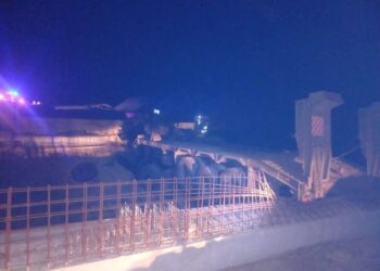 На Дніпропетровщині на недобудованому мості злетів тягач: загинули троє військових(ФОТО)