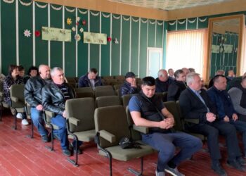 На Дніпропетровщині фермери Раївської громади вирішили придбати автомобіль для військових та очистити ставки