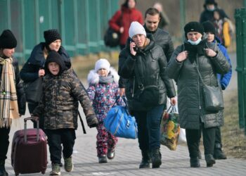 З України через війну виїхали майже 5,5 мільйонів українців