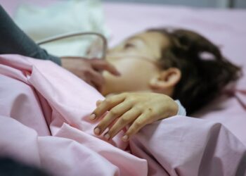 З початку війни лікарні Дніпропетровщини прийняли 67 поранених дітей із зони бойових дій