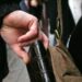 У Дніпрі затримали чоловіка, який викрав у 74-річної бабусі гаманець в громадському транспорті