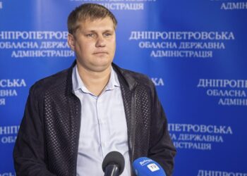 У Томаківській громаді організували цех, де відшивають форму та плитоноски для військових